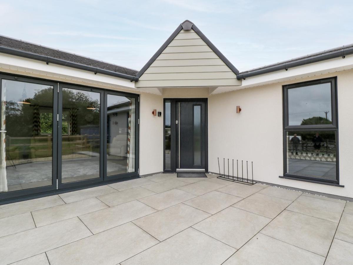 Strawberry Stables Villa Bristol Exterior photo
