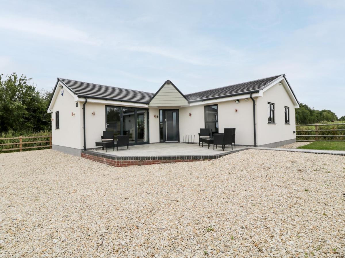 Strawberry Stables Villa Bristol Exterior photo