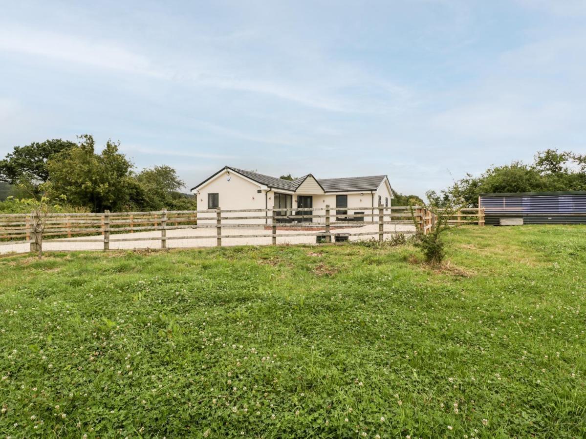 Strawberry Stables Villa Bristol Exterior photo