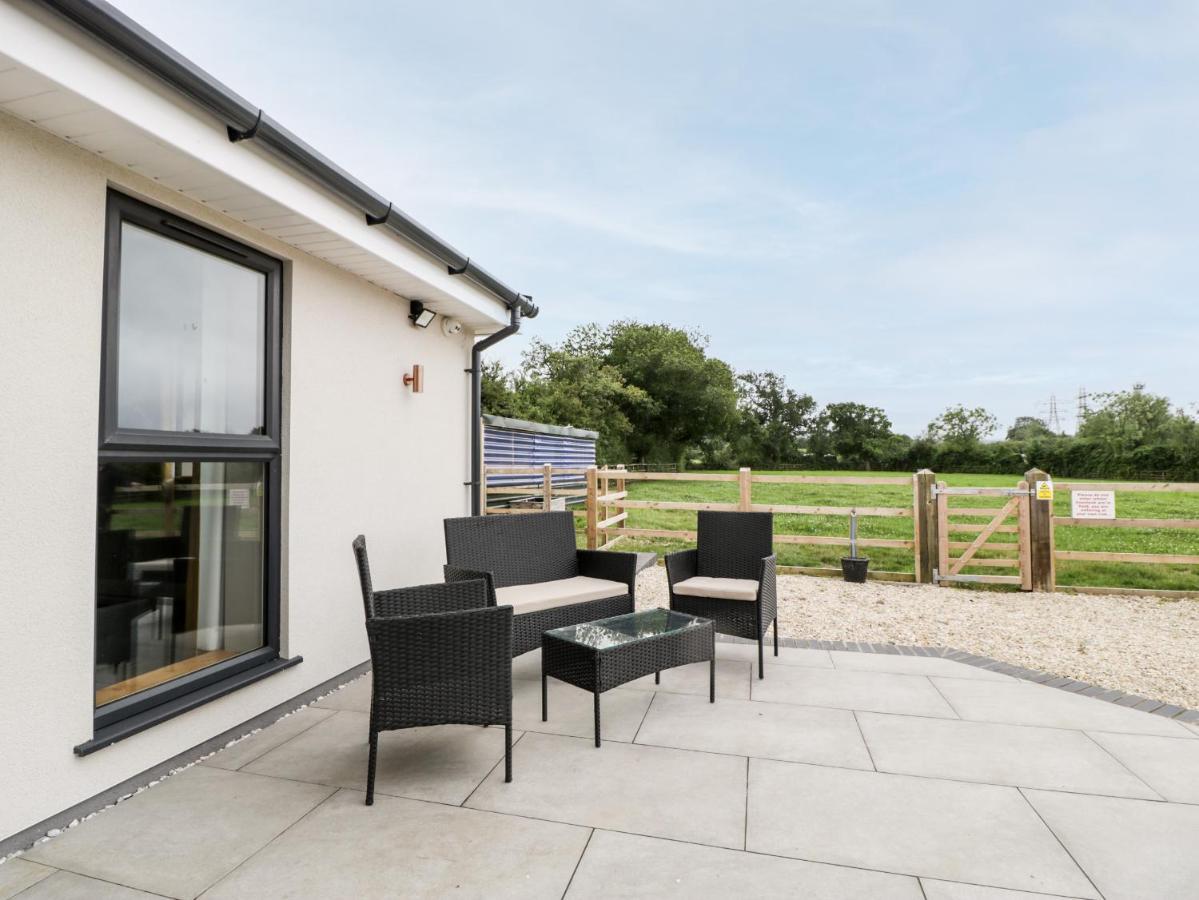 Strawberry Stables Villa Bristol Exterior photo